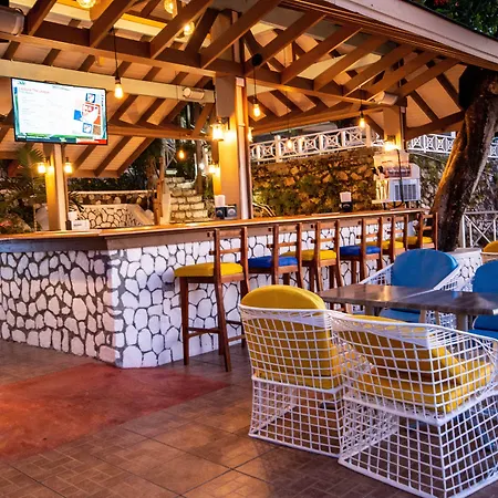 Hibiscus Lodge Hotel