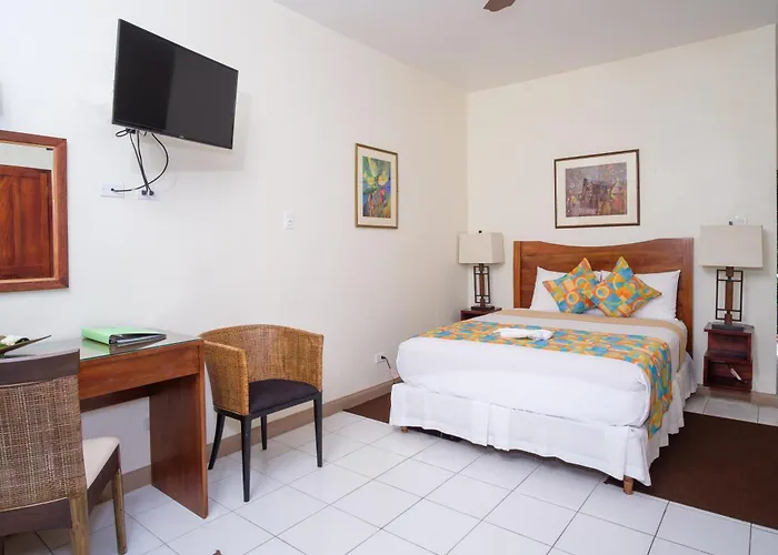 Hibiscus Hotel 3*