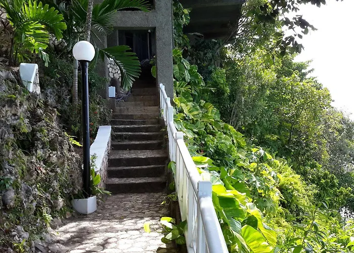 Hibiscus Hotel 3*
